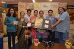 Anup Jalota, Udit Narayan launch Mahatma CD launch in Reliance Trends on 8th Dec 2010 (15).JPG